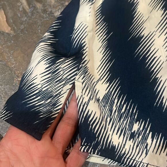 Maison d’ Amelie Women’s Small Blue Cream High Neck 5 Button Cuffs Blouse Sz Sm - Picture 4 of 14